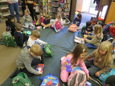 Besuch aus dem Kindergarten Markt Besuch aus dem Kindergarten Markt
