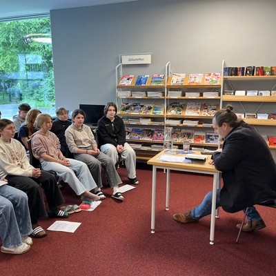 Inspirierende Lesung mit Jugendbuchautor Christian Linker begeistert SchülerInnen der Mittelschule Sulz-Röthis