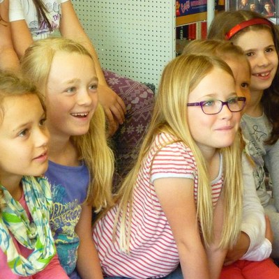 Volksschüler besuchen 06.jpg