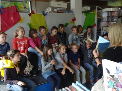 Volksschule Sulz besucht die Bücherei
