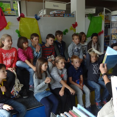 Volksschule Sulz besucht die Bücherei
