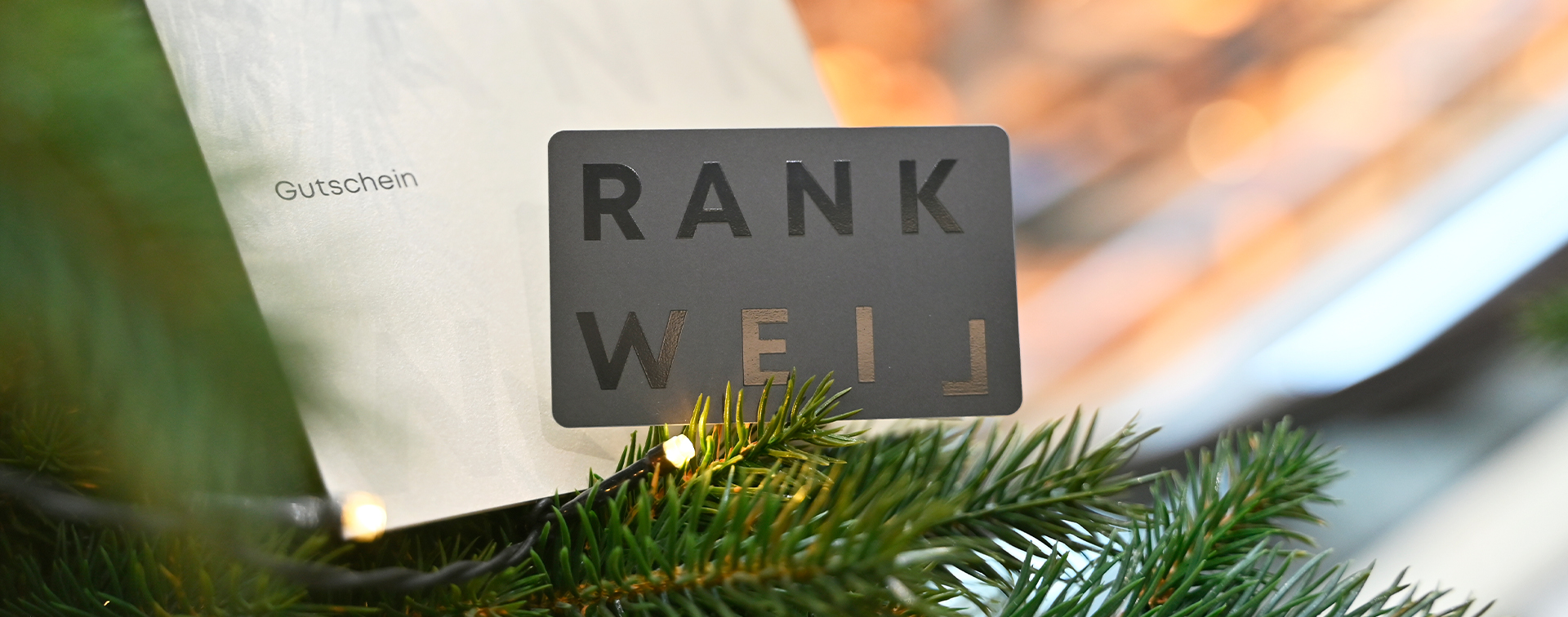 Ein Geschenk, tausend Möglichkeiten: Verschenke mit dem Rankweil Gutschein tausende Möglichkeiten. Einlösbar in rund dreißig Betrieben in Rankweil. Verschenke mit dem Rankweil Gutschein tausende Möglichkeiten.