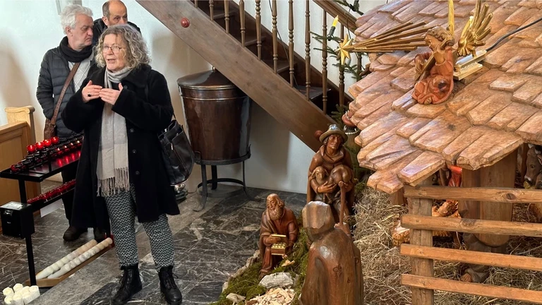 Die älteste Tochter des Bildhauers, Keramikkünstlerin Mag.a Maria Jansa und ihre Schwester, Bildhauerin Mag.a Reinelde Summer wussten viel über Leben und Werk ihres Vaters zu berichten.