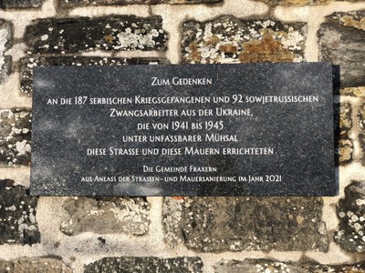 Information zur Gedenktafel bei der Seilbahnkurve am Kugelweg Information zur Gedenktafel bei der Seilbahnkurve am Kugelweg