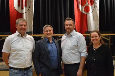 Gemeindevorstand mit Bürgermeister.JPG