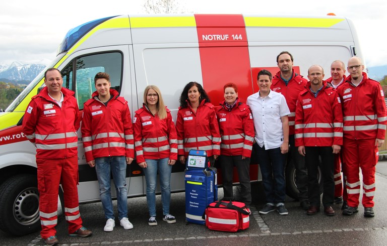 „Foto1_RK Vbg“: V.li.: Dienststellenleiter Bertram Märk, Jonas Sonderegger, Klarissa Nachbaur, Anette Ender, Dr. Ingrid Dünser, Bürgermeister Steve Mayr, Dr. Christian Peter, Wolfgang Ender, Kommandant Thomas Maierhofer, Christoph Winder.