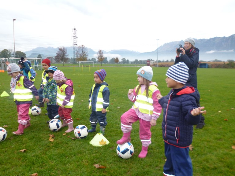 Schnuppern bei den Fußballschlümpfen