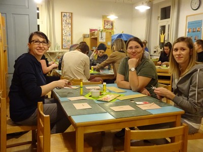 Eltern gestalten „Ostertüten“ für ihre Kinder