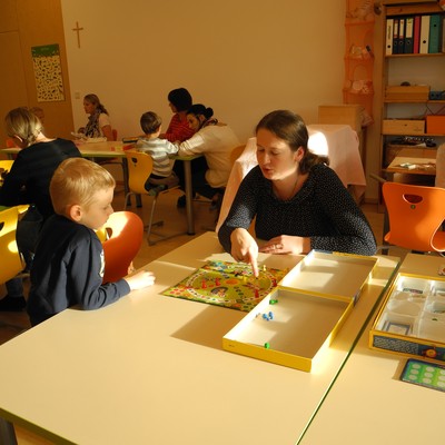 Eltern lernen Sprachförderspiele kennen