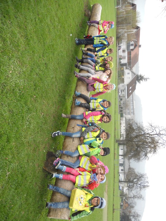 Die Kinder beim Merowinger Spielplatz
