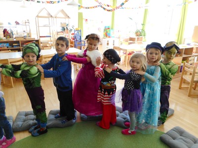 Hurra! Hurra! Der Fasching ist so wunderbar! Hurra! Hurra! Der Fasching ist so wunderbar!