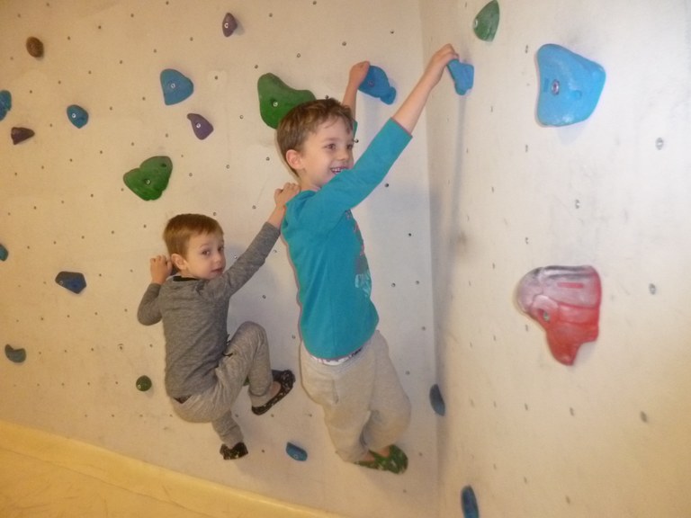 Klettern in der Boulderhalle "Steinblock"