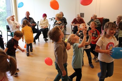 Der Kindergarten Montfort besucht das Haus Klosterreben Der Kindergarten Montfort besucht das Haus Klosterreben