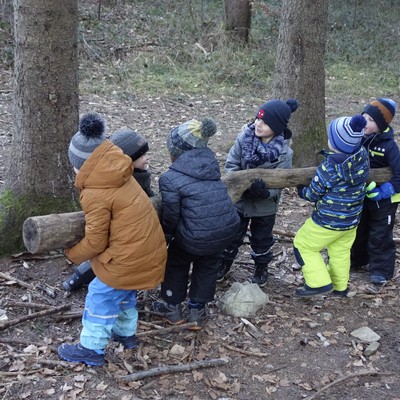 Die Detektive des Kindergarten Oberdorf erobern den Gastra Wald