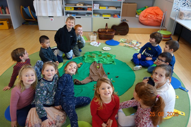 Die grüne Gruppe erarbeitet das Zuhause der vier Wusel © Kindergarten Brederis