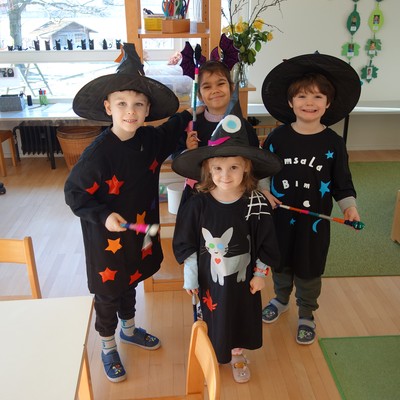 Fasching im Kindergarten Brederis - Zilly und Zingaro verzaubern uns!