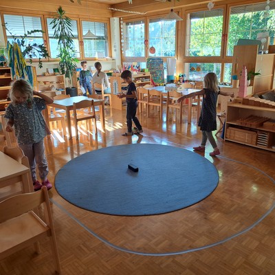 "Gehen auf der Linie" im Kindergarten Markt