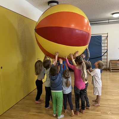 Hopsi Hopper besucht den Kindergarten Merowinger