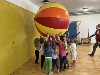 Hopsi Hopper besucht den Kindergarten Merowinger Hopsi Hopper besucht den Kindergarten Merowinger