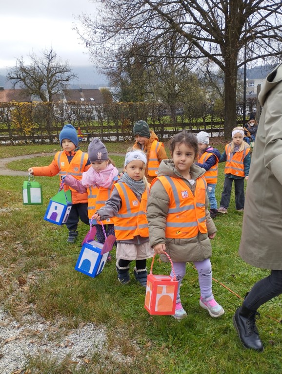 Laternenfest 2024: „Auf Spurensuche in unserem Dorf“ © Bewegungskindergarten Merowinger