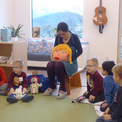Max Prophylax besucht den Kindergarten Bifang