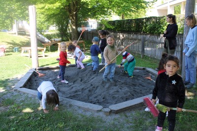Neuer Sand für den Sandkasten Neuer Sand für den Sandkasten