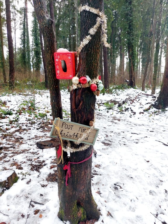 Briefkasten für Zeichnungen ans Christkind © Angelika Frick