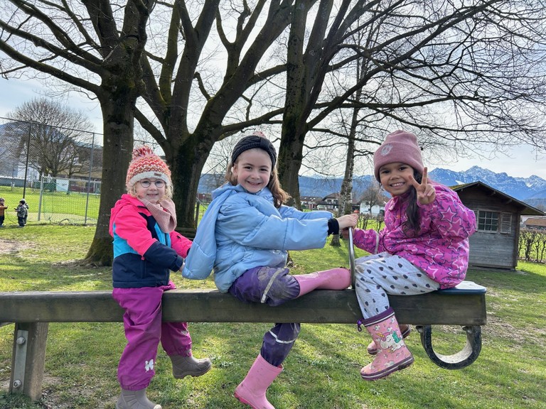 Kinder im Garten © Kindergarten Brederis