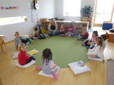 Austausch beim Bezugsgruppentreffen.jpg