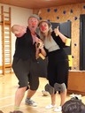 Clown mit Helm und Schonern.jpg