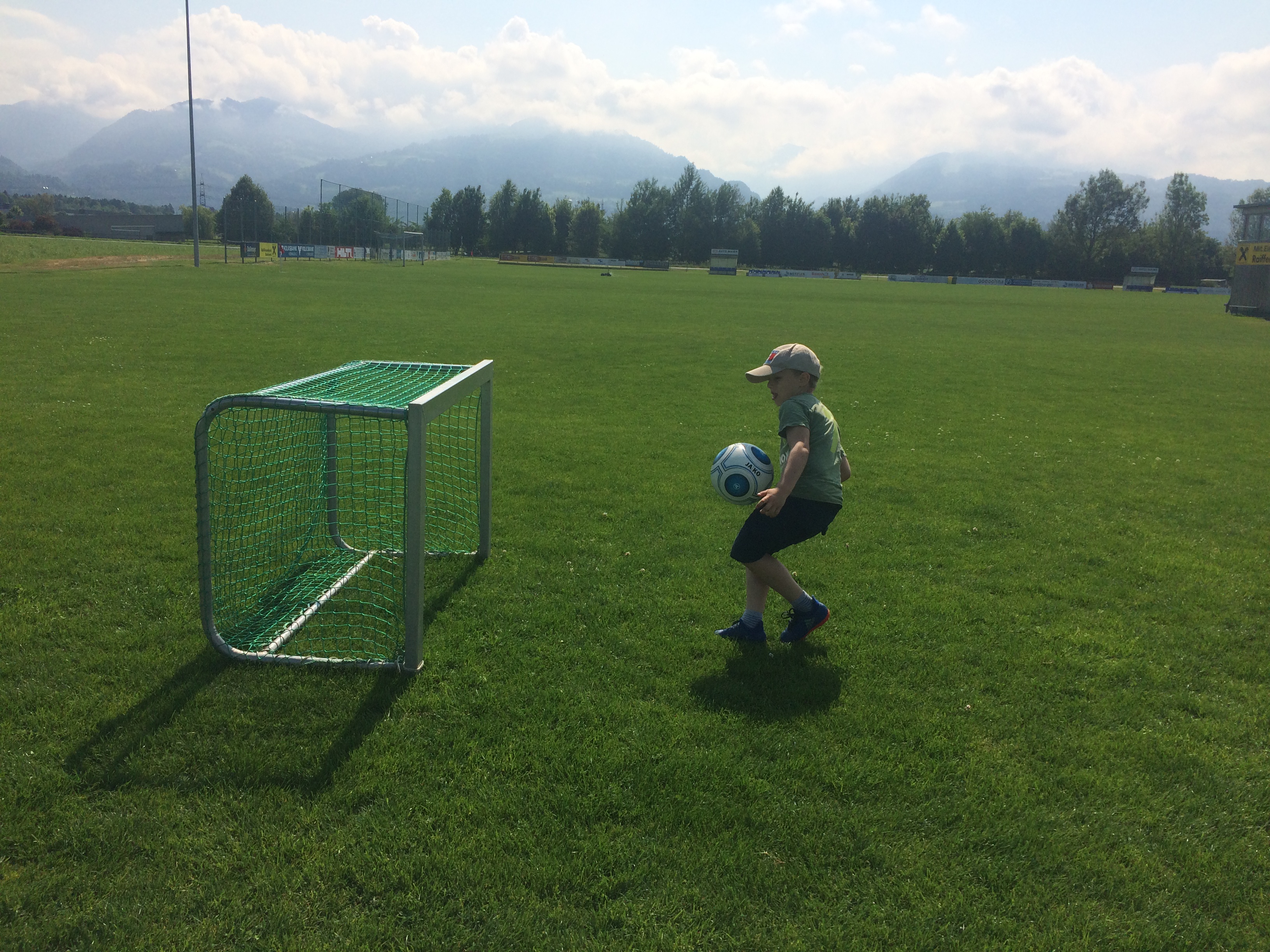 Fußball spielen beim SK Brederis (10).JPG