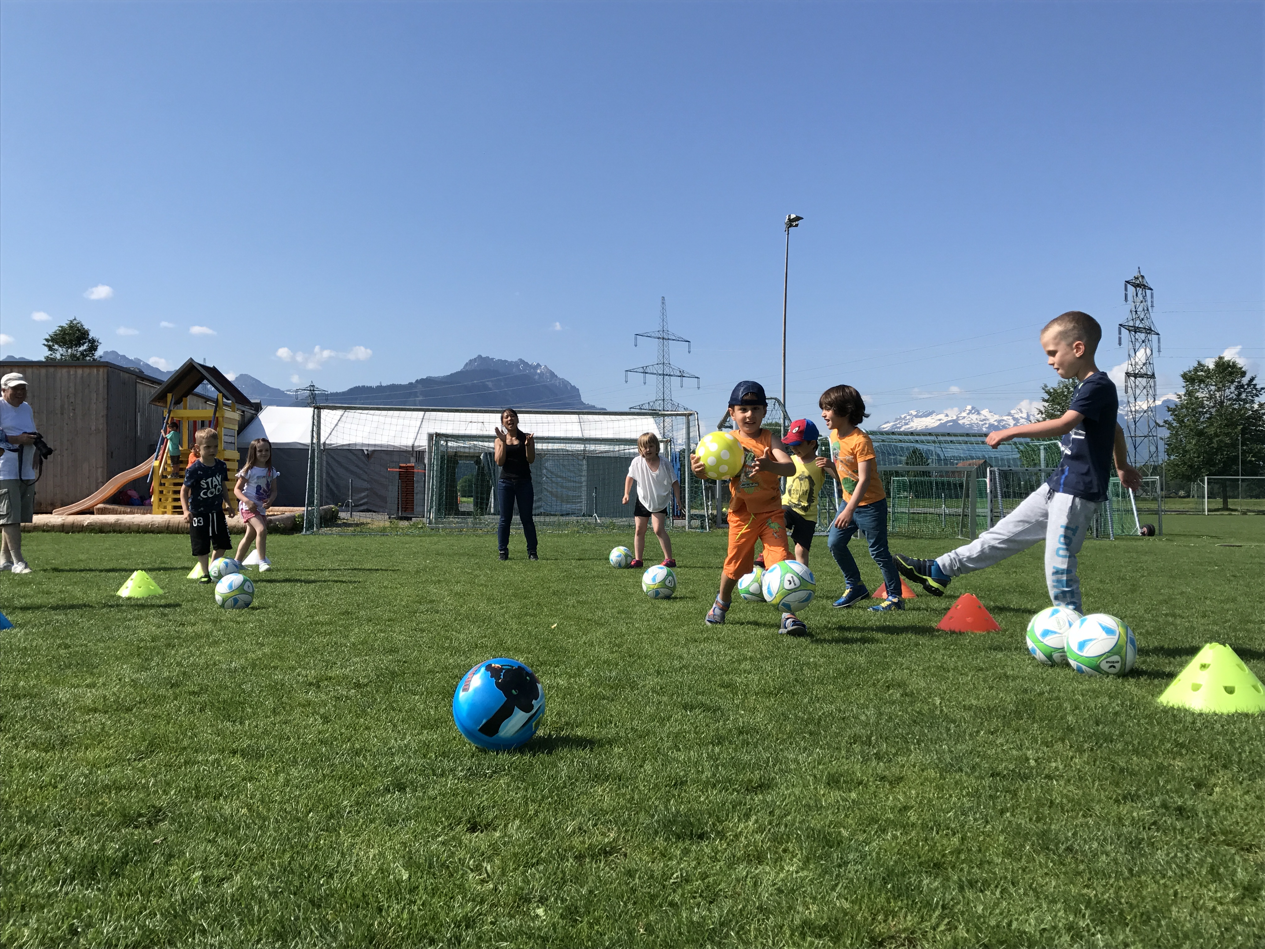 Fußball spielen beim SK Brederis (9).JPG