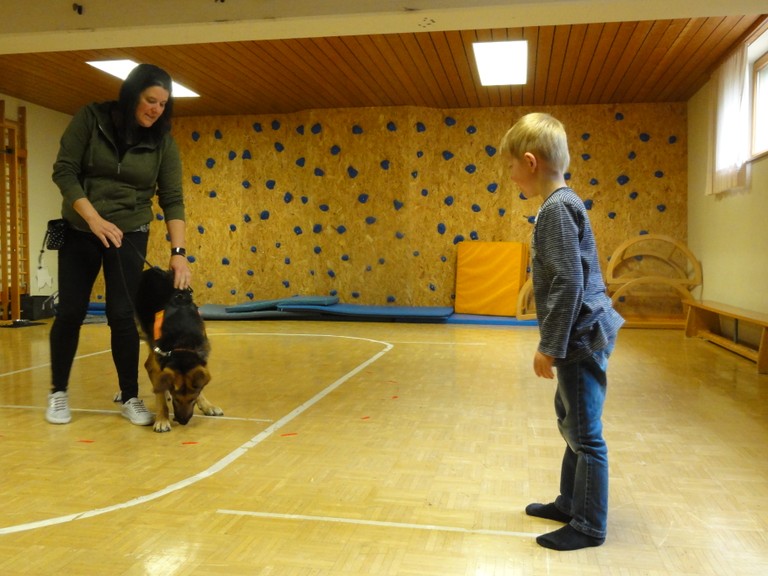 Hundekeks hinwerfen und langsam weg laufen - gar nicht so einfach.JPG