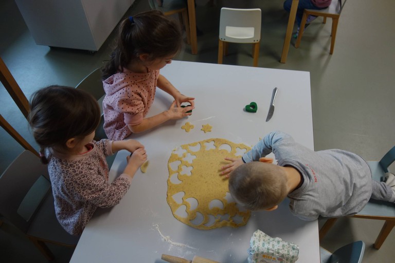 Kekse backen der gelbe Gruppe.JPG