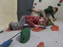 Kind klettert  (2).JPG