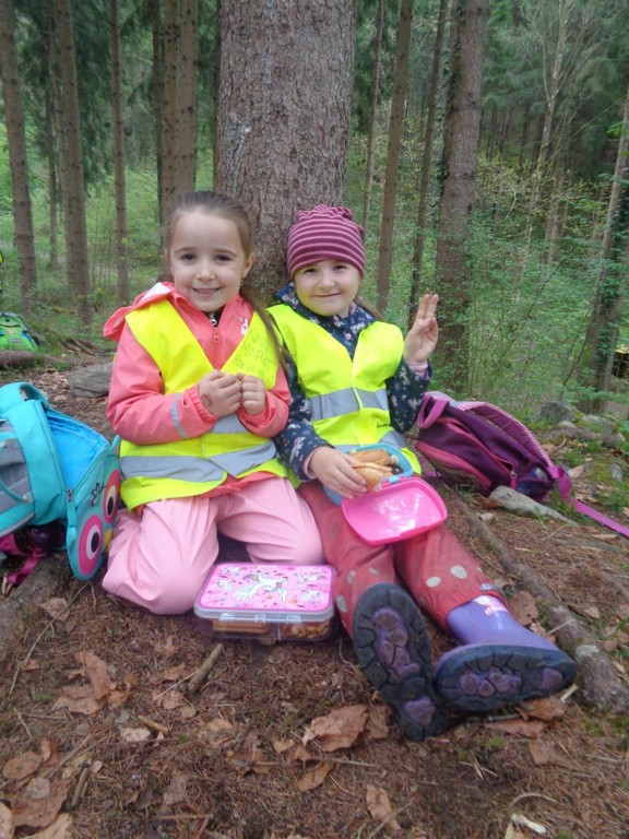 Kinder im Wald.JPG