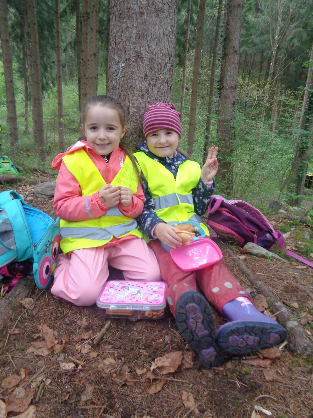 Kinder im Wald.JPG