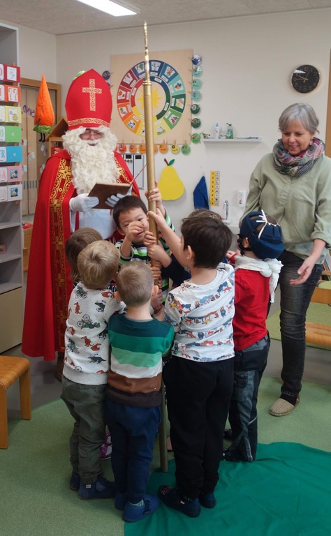 Nikolo bei der gelben Gruppe.JPG
