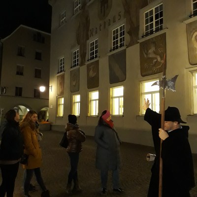 vor dem Rathaus.jpg