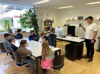 Besuch der 3. Volksschule auf der Gemeinde Besuch der 3. Volksschule auf der Gemeinde