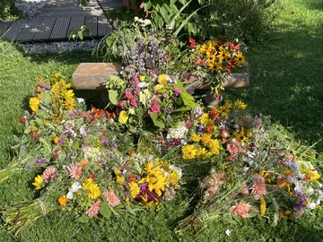 Blumen- und Kräutersträuße für Maria Himmelfahrt