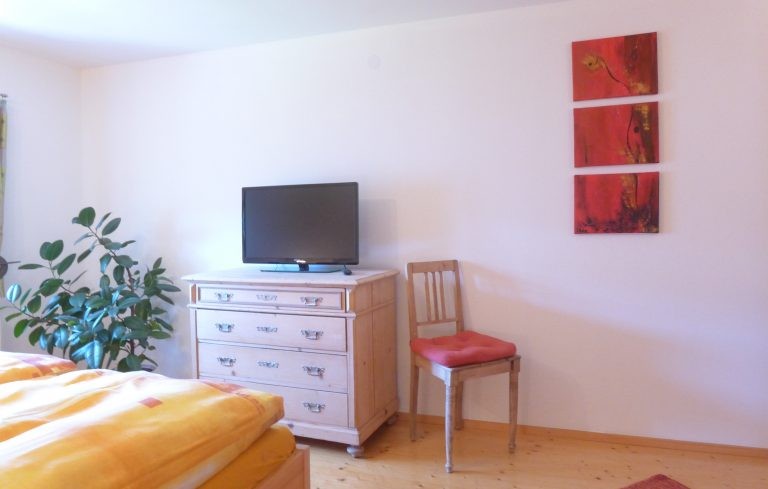 Nesensohn Zimmer m. Doppelbett 2.jpg