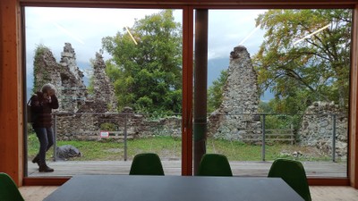 Kulturraum Ruine Blumenegg innen.jpg