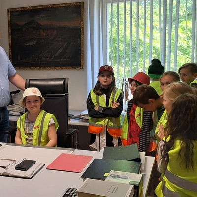 Volksschulkinder zu Besuch im Gemeindeamt
