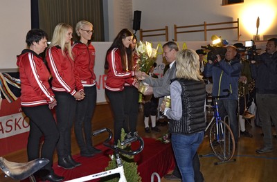 73 Gratulation Obmann Elmar Franz.jpg