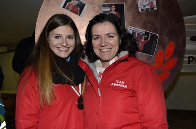 50 Adriana Bronzefeier.jpg