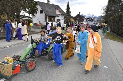75 Faschingsumzug.jpg