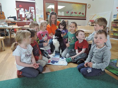 Kiga_Besuch von Hund Ayvi.jpg