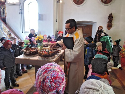 15 Osterfeier Kindergarten.jpg