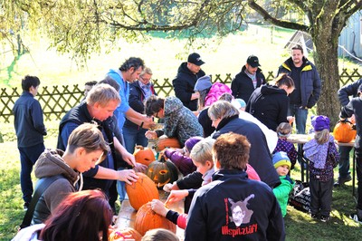 59 Oktober Kürbisschnitzen.jpg